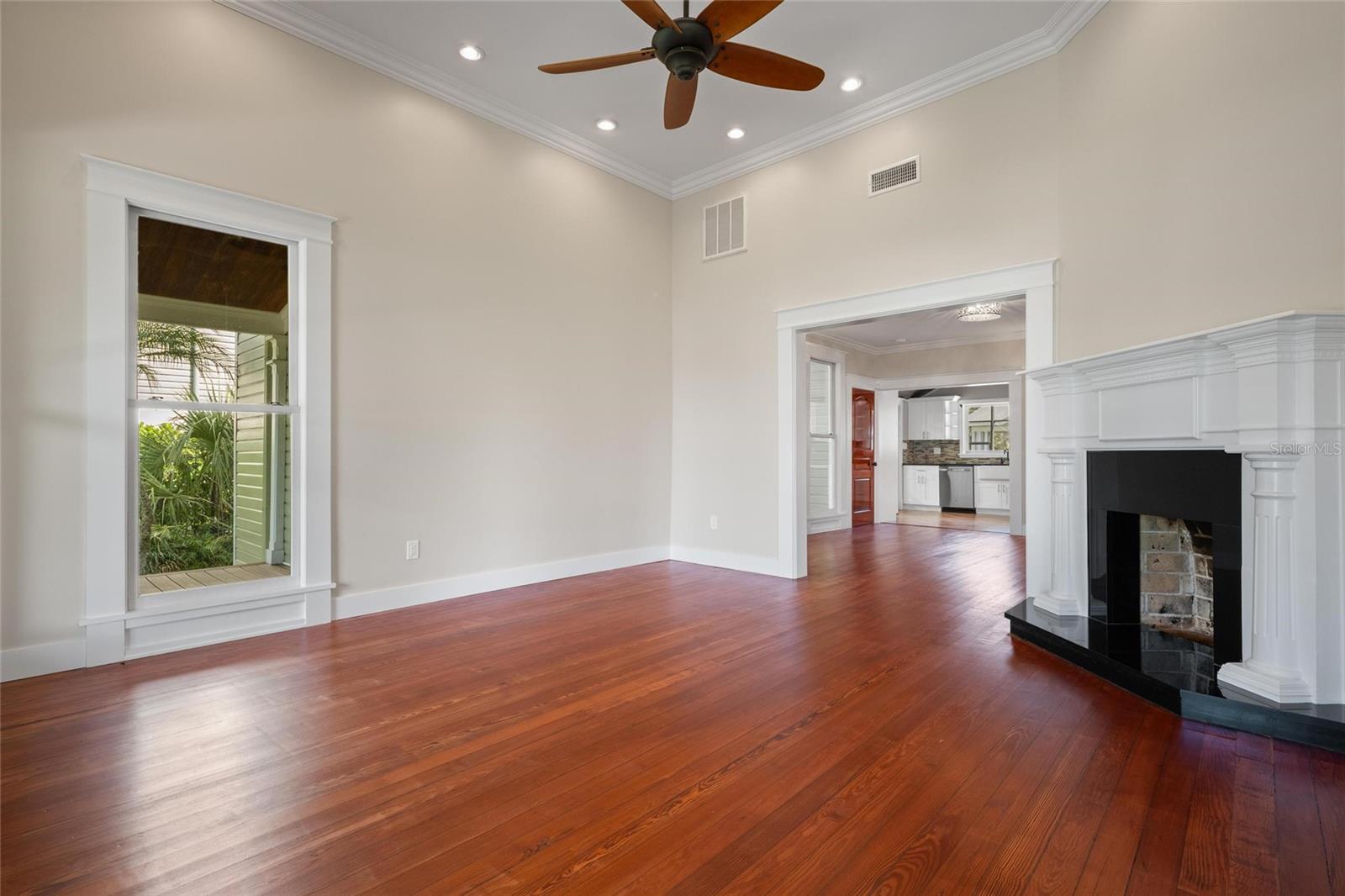 Image 4 of 53 For 184 Spring Boulevard