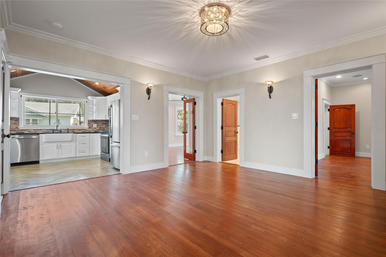 Image 6 of 53 For 184 Spring Boulevard