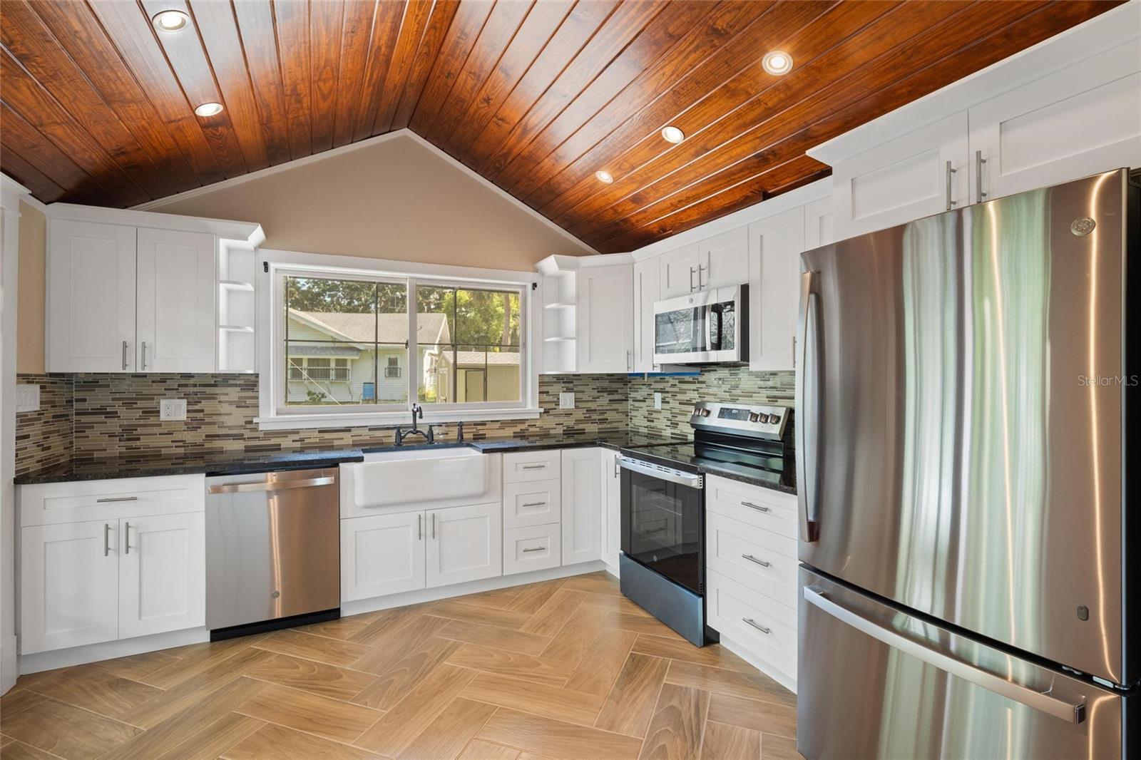 Image 7 of 53 For 184 Spring Boulevard