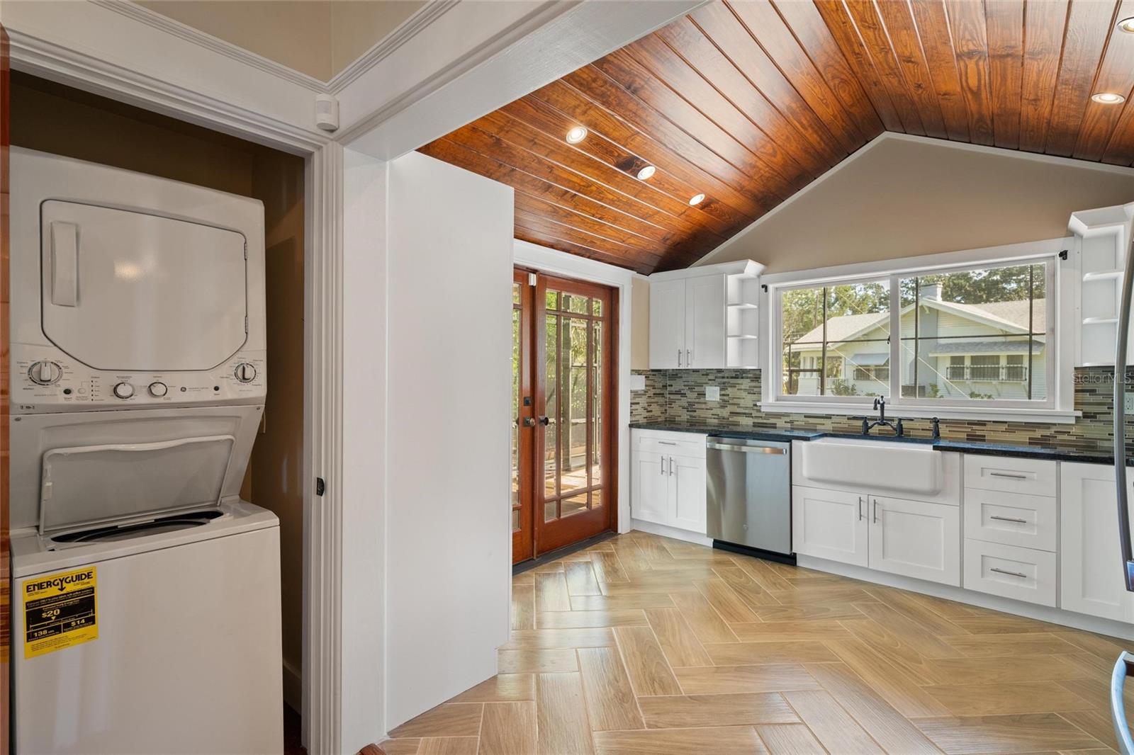 Image 9 of 53 For 184 Spring Boulevard