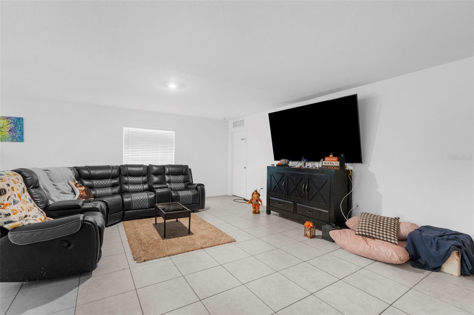 Listing photo id 3 for 5637 Tangelo Lane