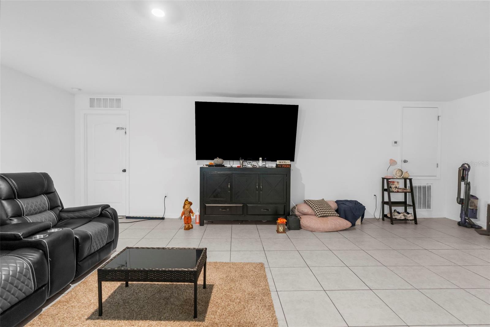 Listing photo id 4 for 5637 Tangelo Lane