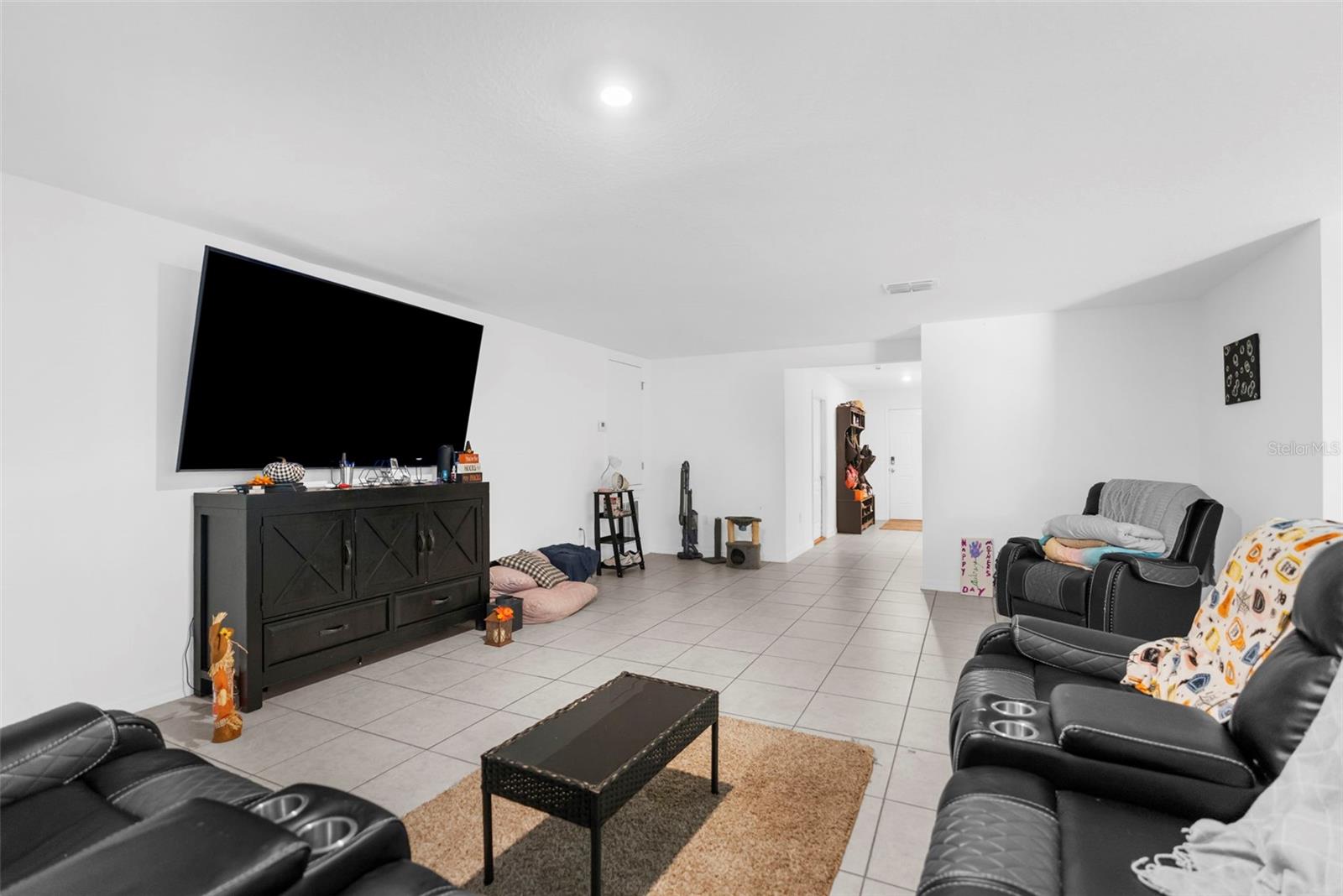 Listing photo id 5 for 5637 Tangelo Lane