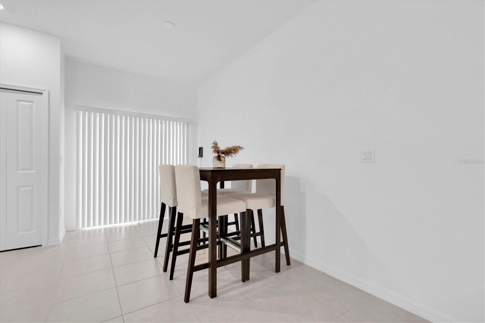 Image 11 of 29 For 8211 Crescent Oaks Drive