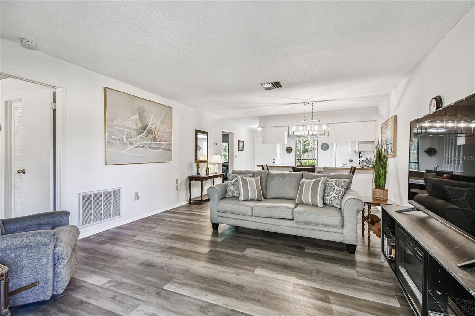 Image 17 of 100 For 7433 Greystone Drive 7433