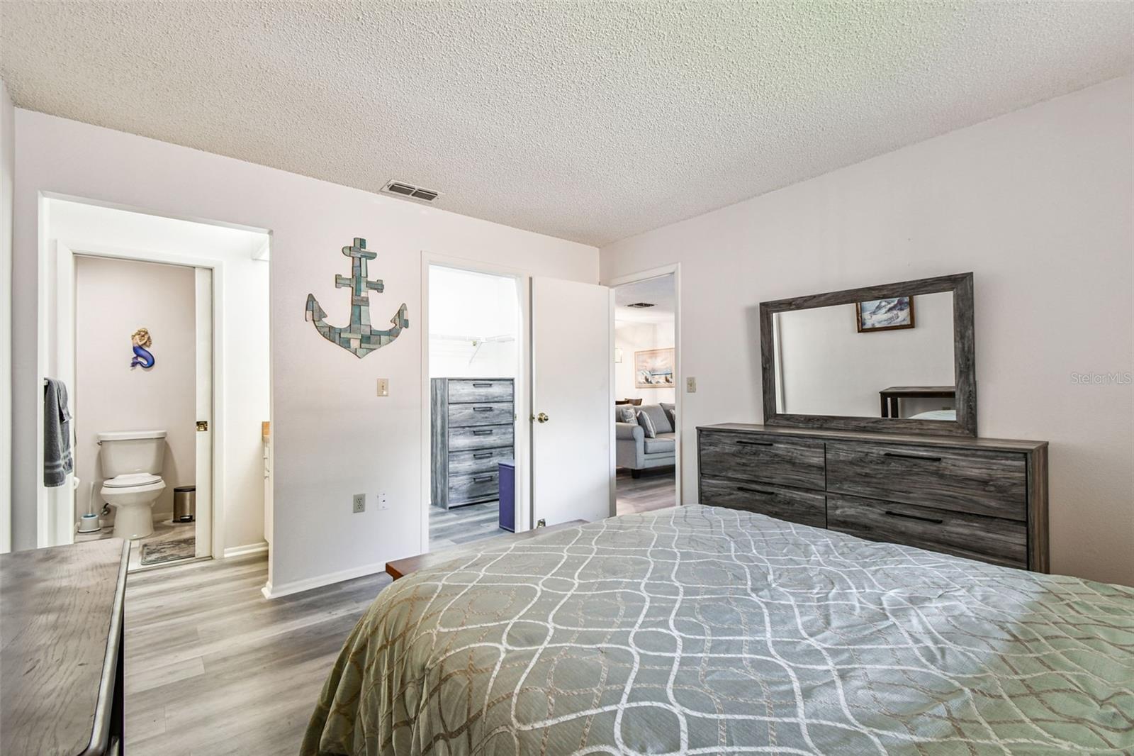 Image 20 of 100 For 7433 Greystone Drive 7433