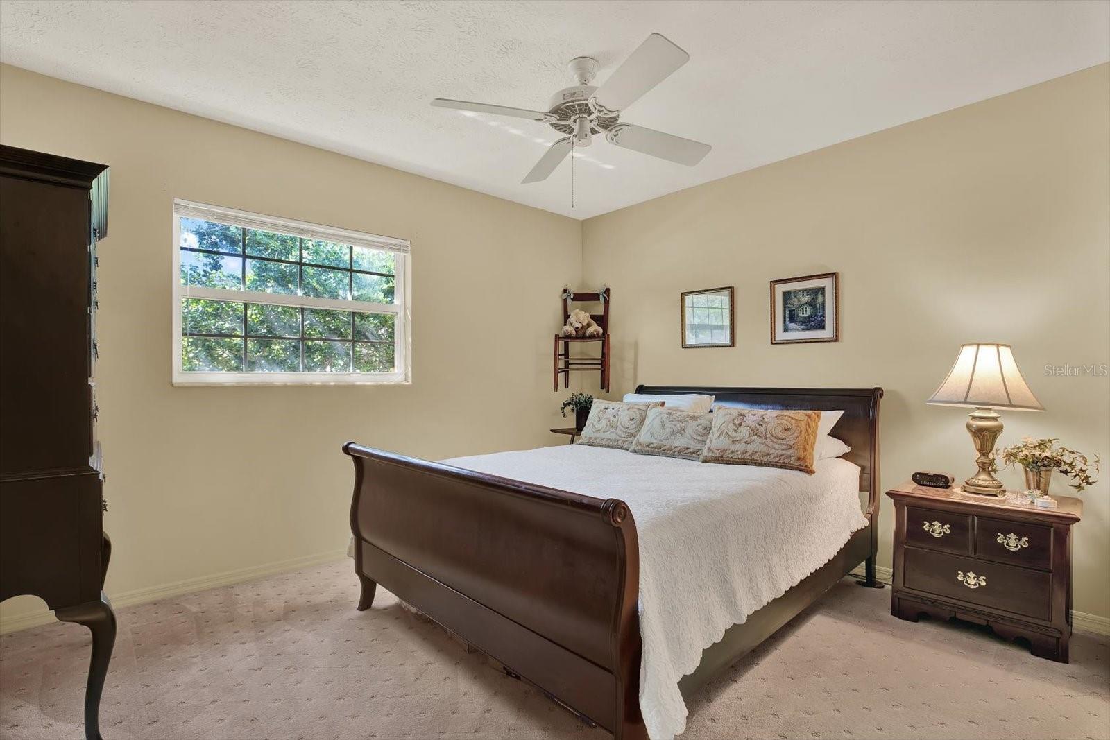 Listing photo id 11 for 610 Sylvan Drive