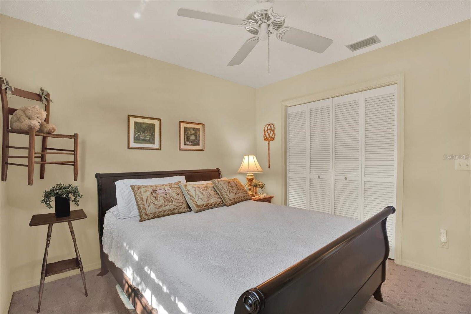 Listing photo id 12 for 610 Sylvan Drive