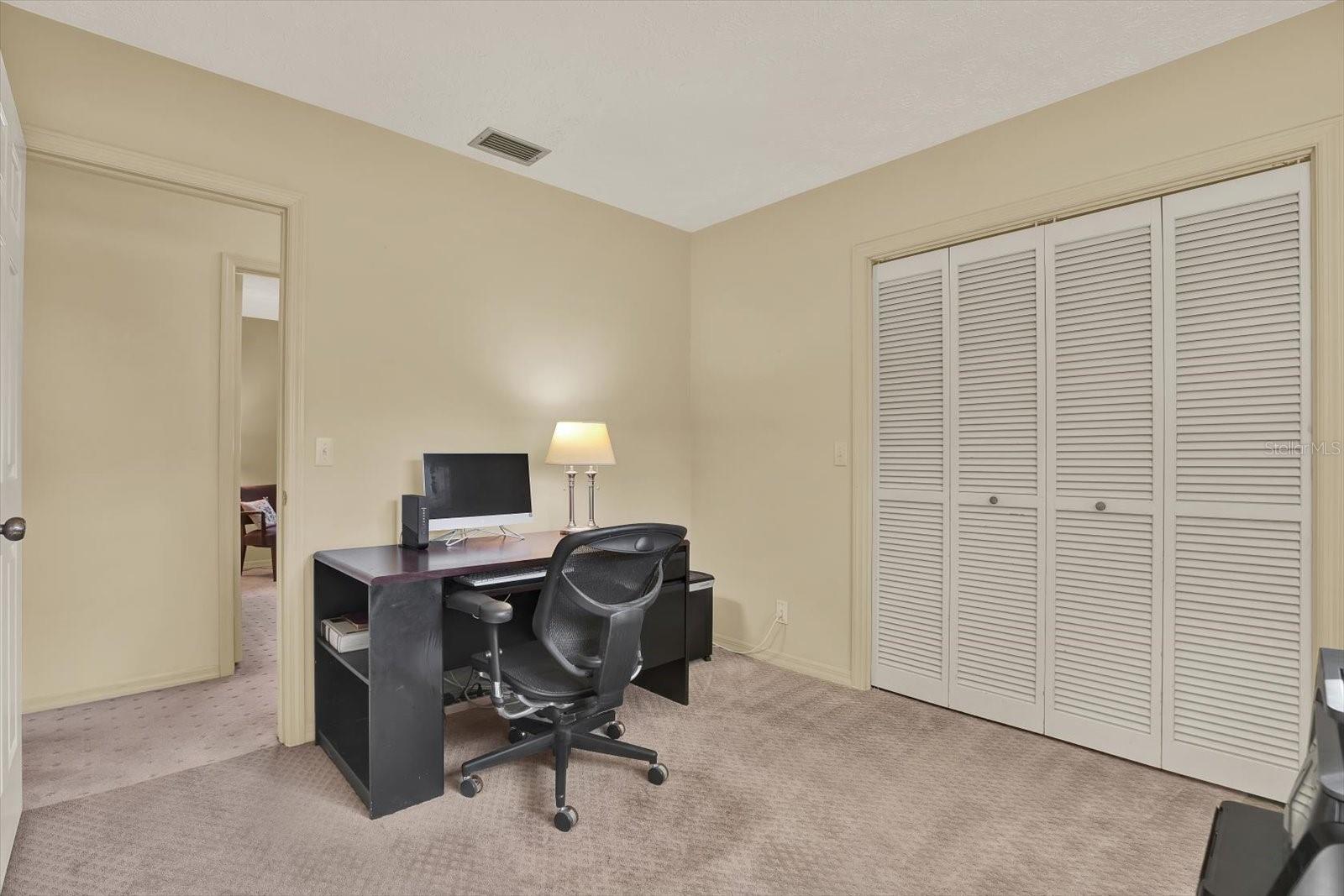 Listing photo id 17 for 610 Sylvan Drive
