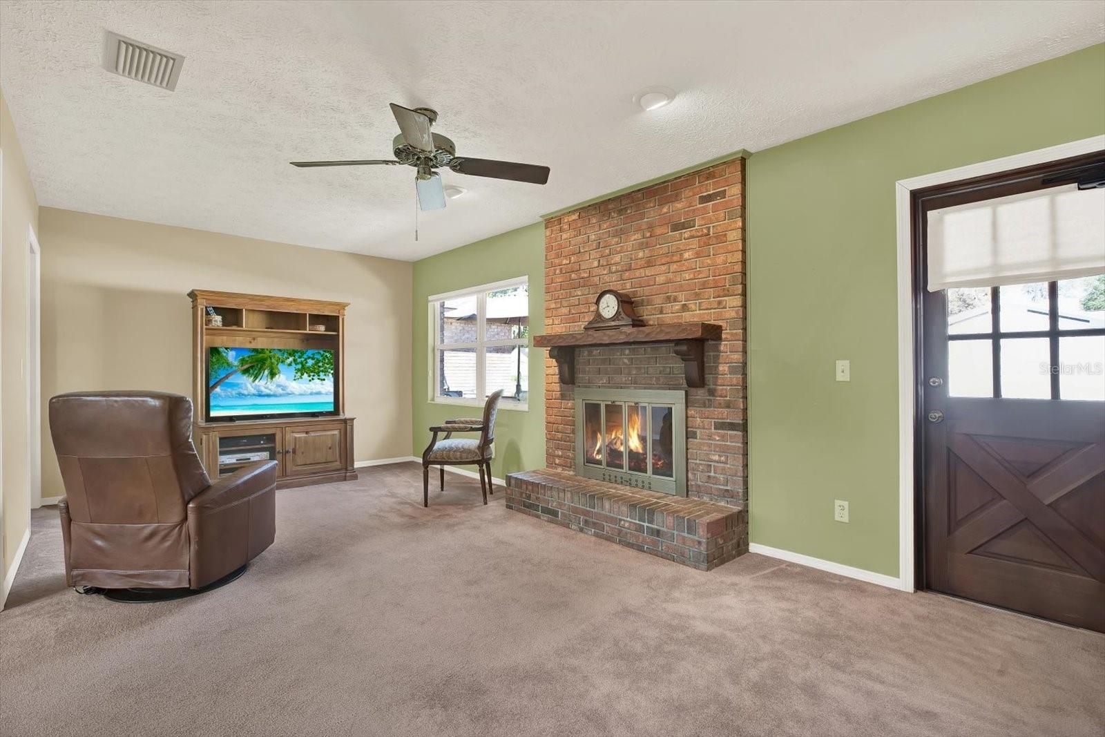 Listing photo id 21 for 610 Sylvan Drive