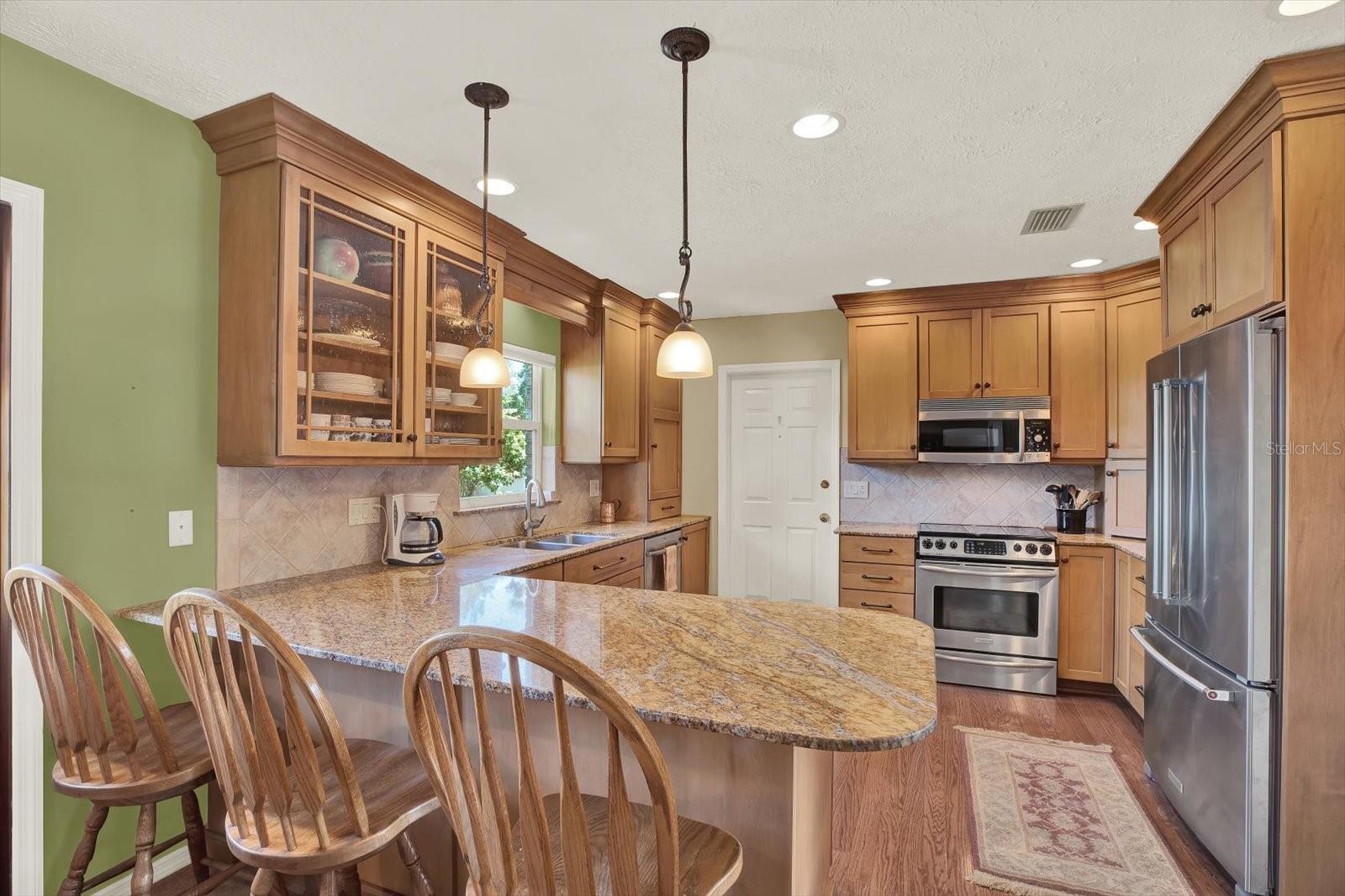 Listing photo id 2 for 610 Sylvan Drive