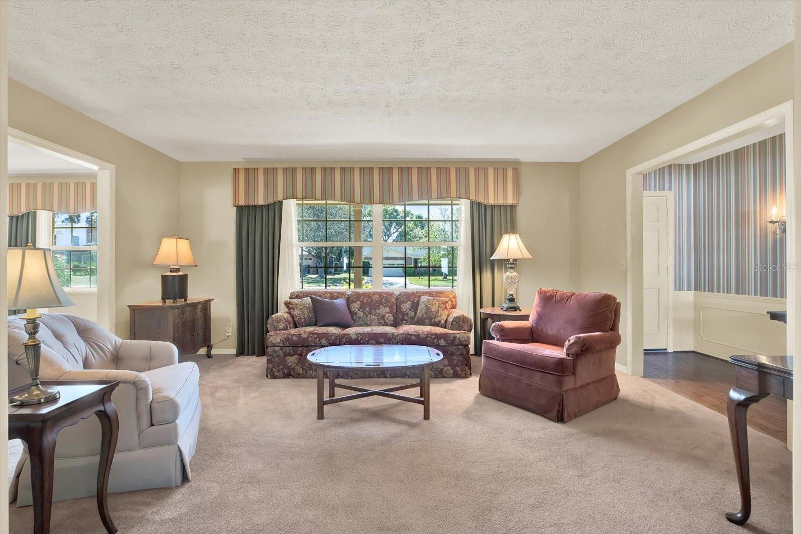 Listing photo id 4 for 610 Sylvan Drive