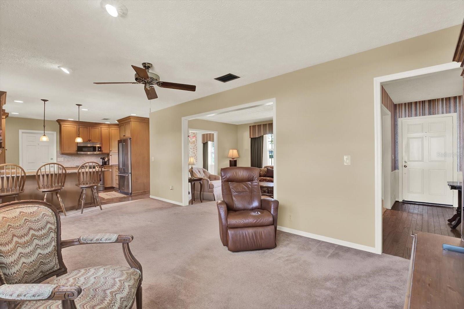 Listing photo id 6 for 610 Sylvan Drive