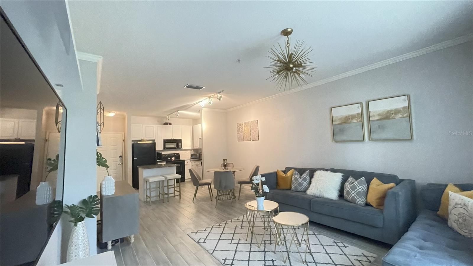 Image 15 of 24 For 4221 Spruce Street 1107