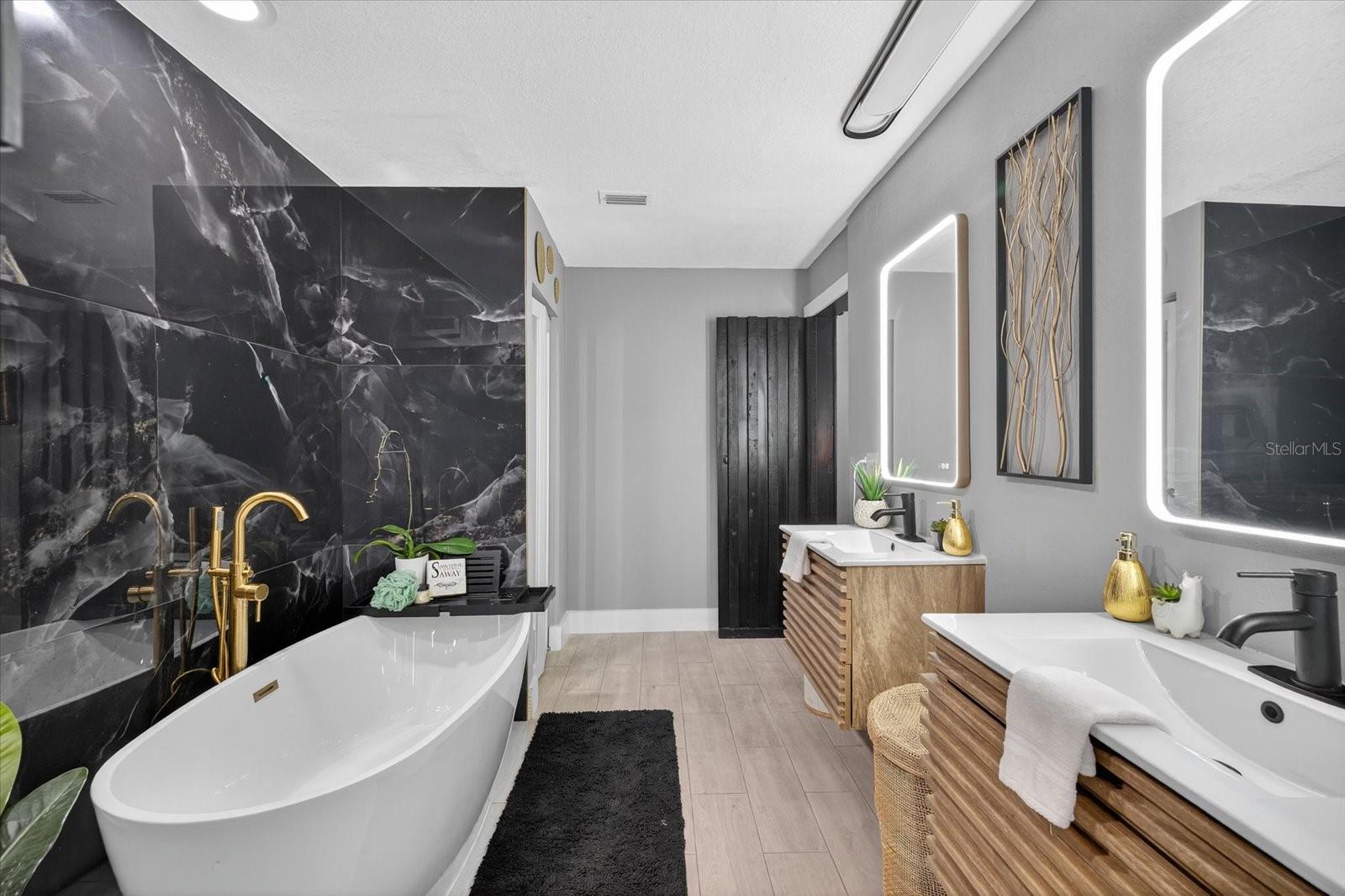 Image 36 of 92 For 4038 Rudder Way