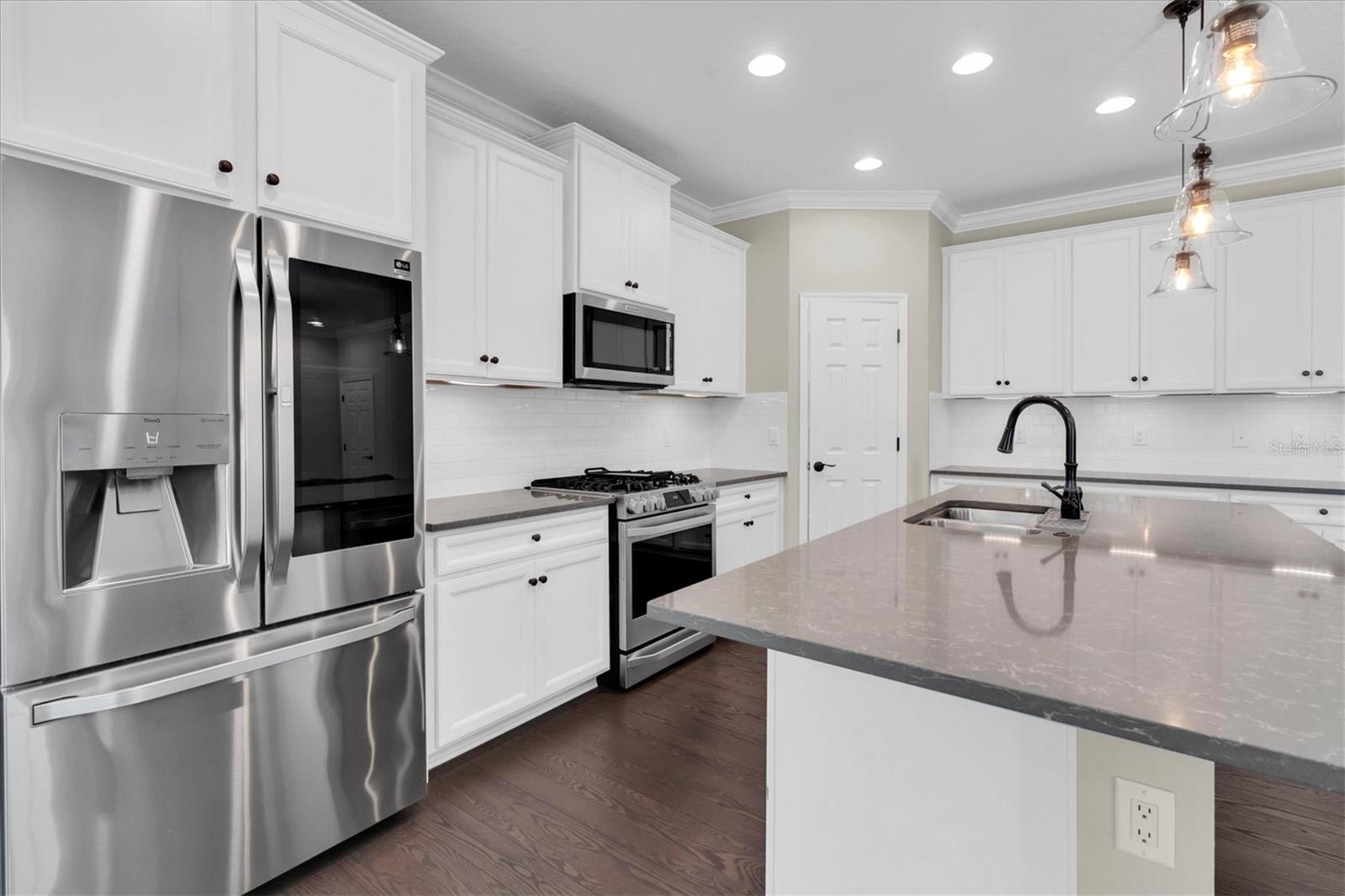 Listing photo id 11 for 13117 Payton Street