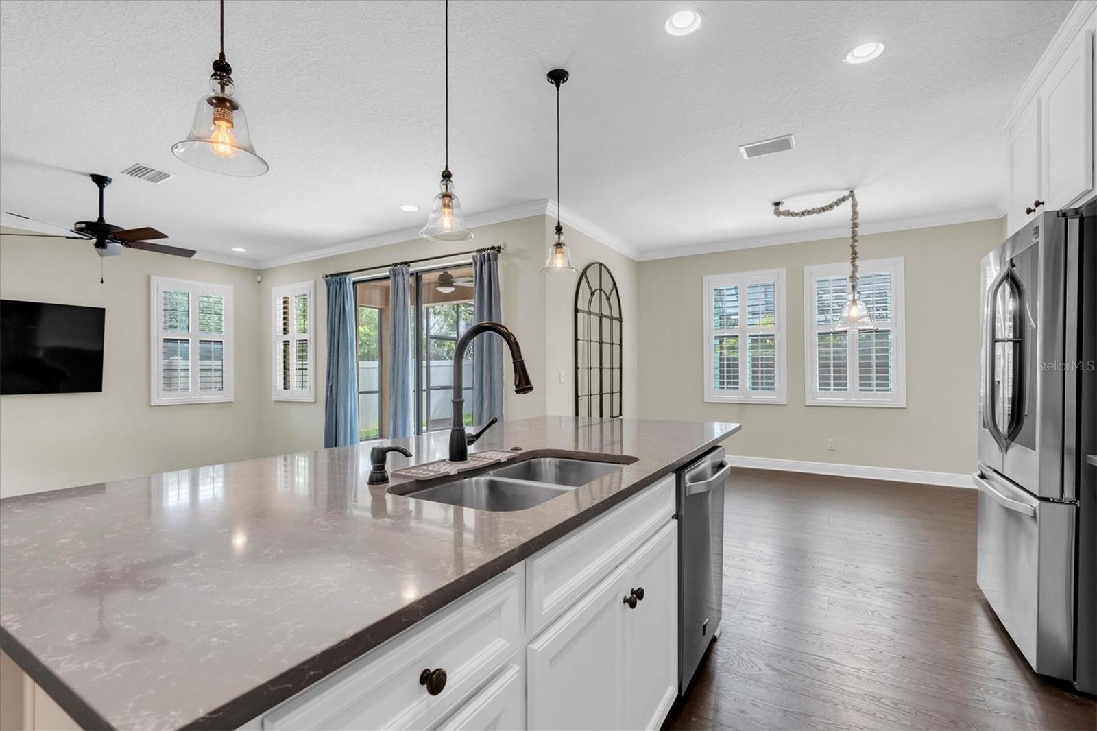 Listing photo id 13 for 13117 Payton Street
