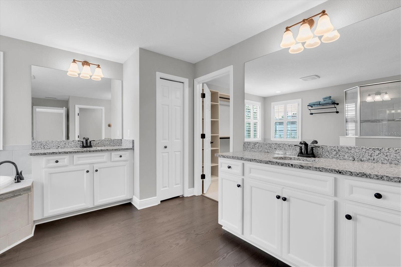 Listing photo id 19 for 13117 Payton Street