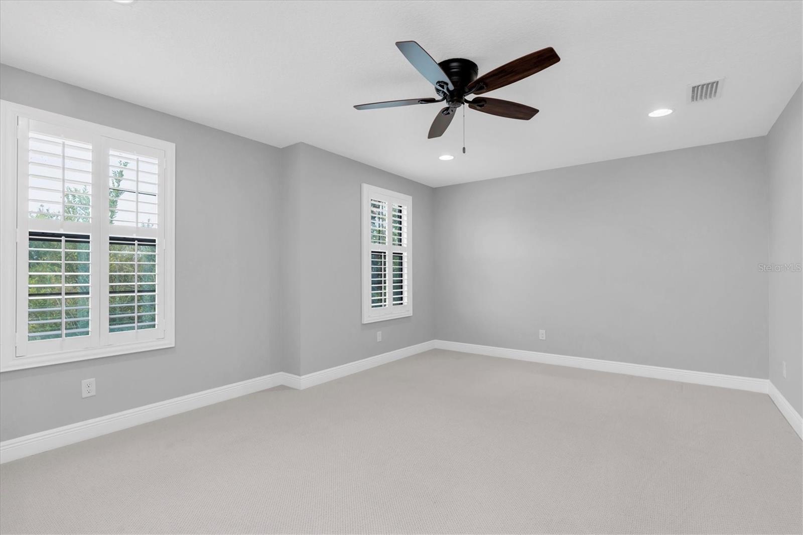Listing photo id 22 for 13117 Payton Street