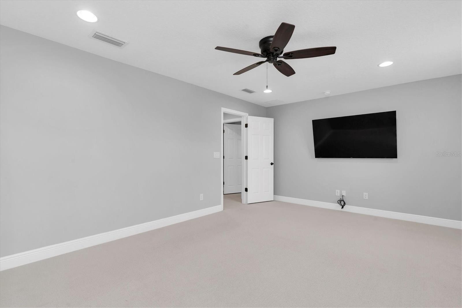 Listing photo id 23 for 13117 Payton Street