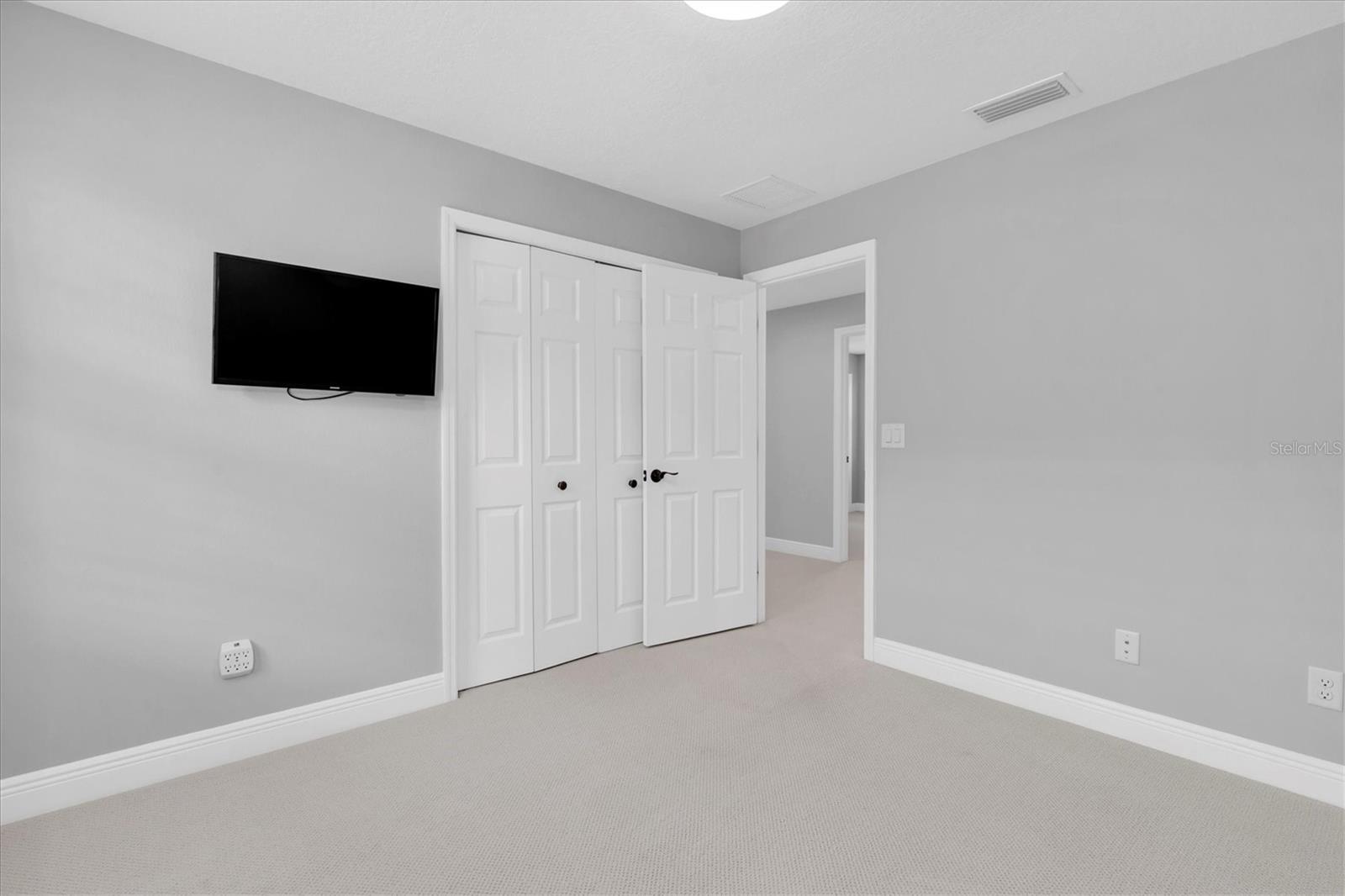 Listing photo id 25 for 13117 Payton Street