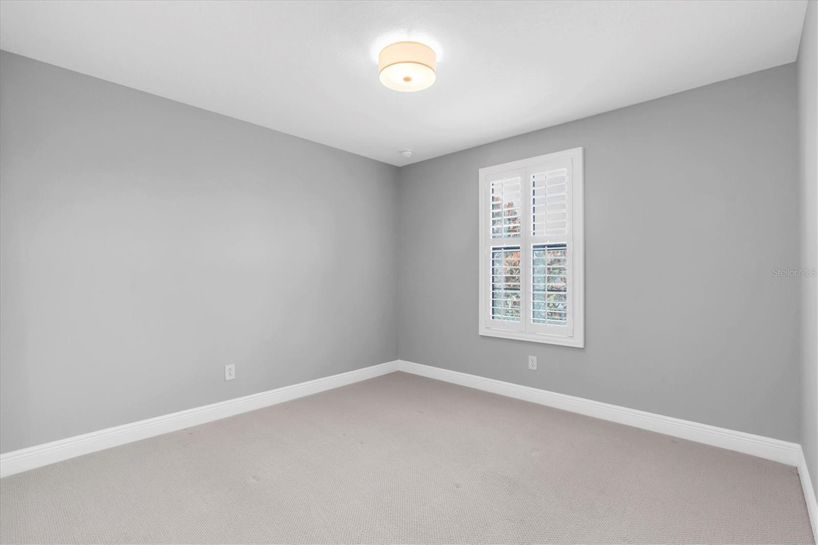 Listing photo id 26 for 13117 Payton Street