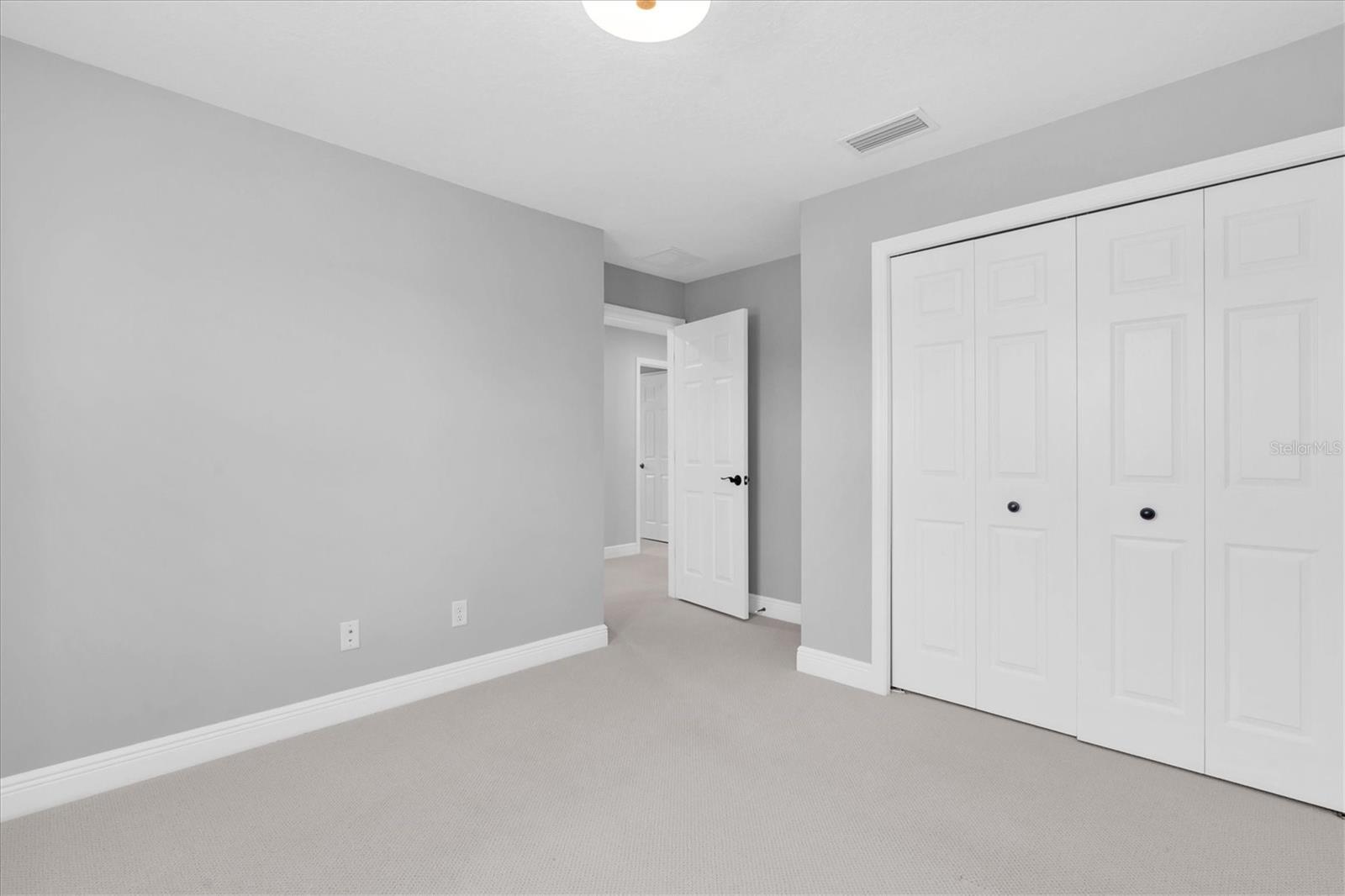 Listing photo id 27 for 13117 Payton Street