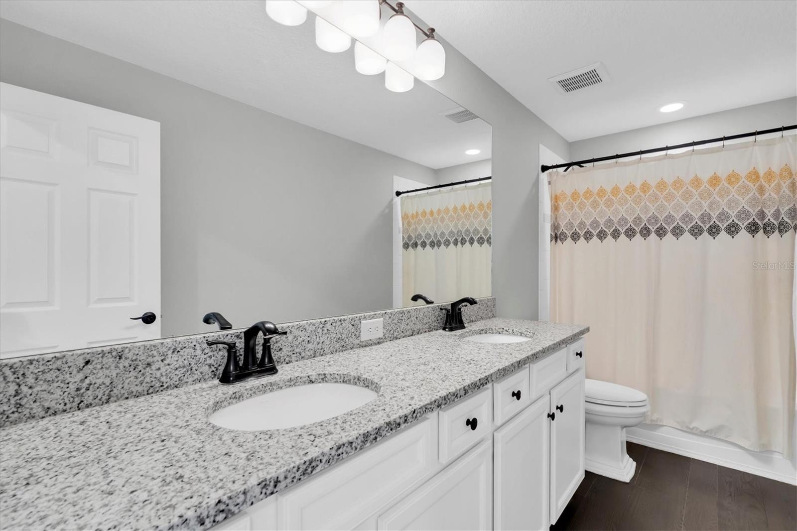Listing photo id 28 for 13117 Payton Street