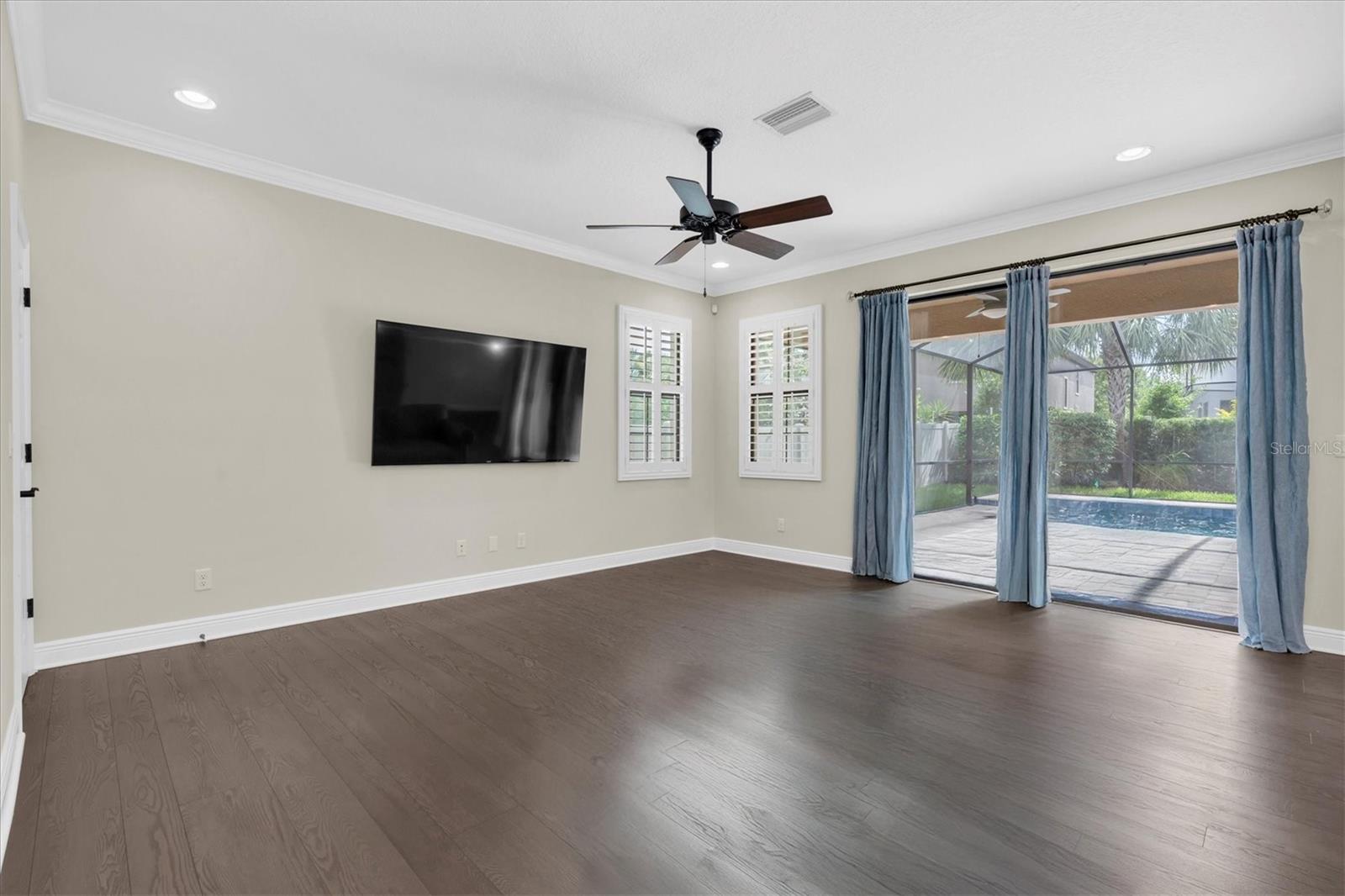 Listing photo id 47 for 13117 Payton Street