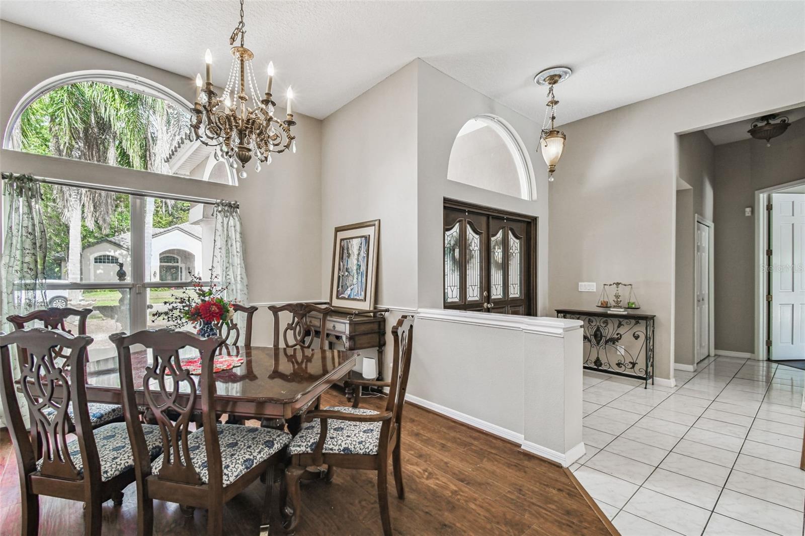 Listing photo id 10 for 1384 Forestedge Boulevard