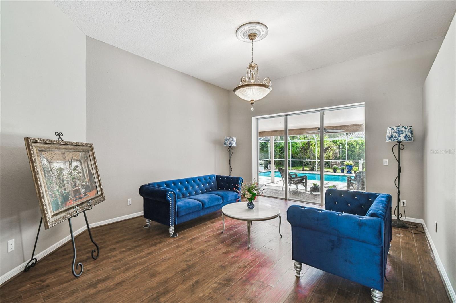 Listing photo id 12 for 1384 Forestedge Boulevard