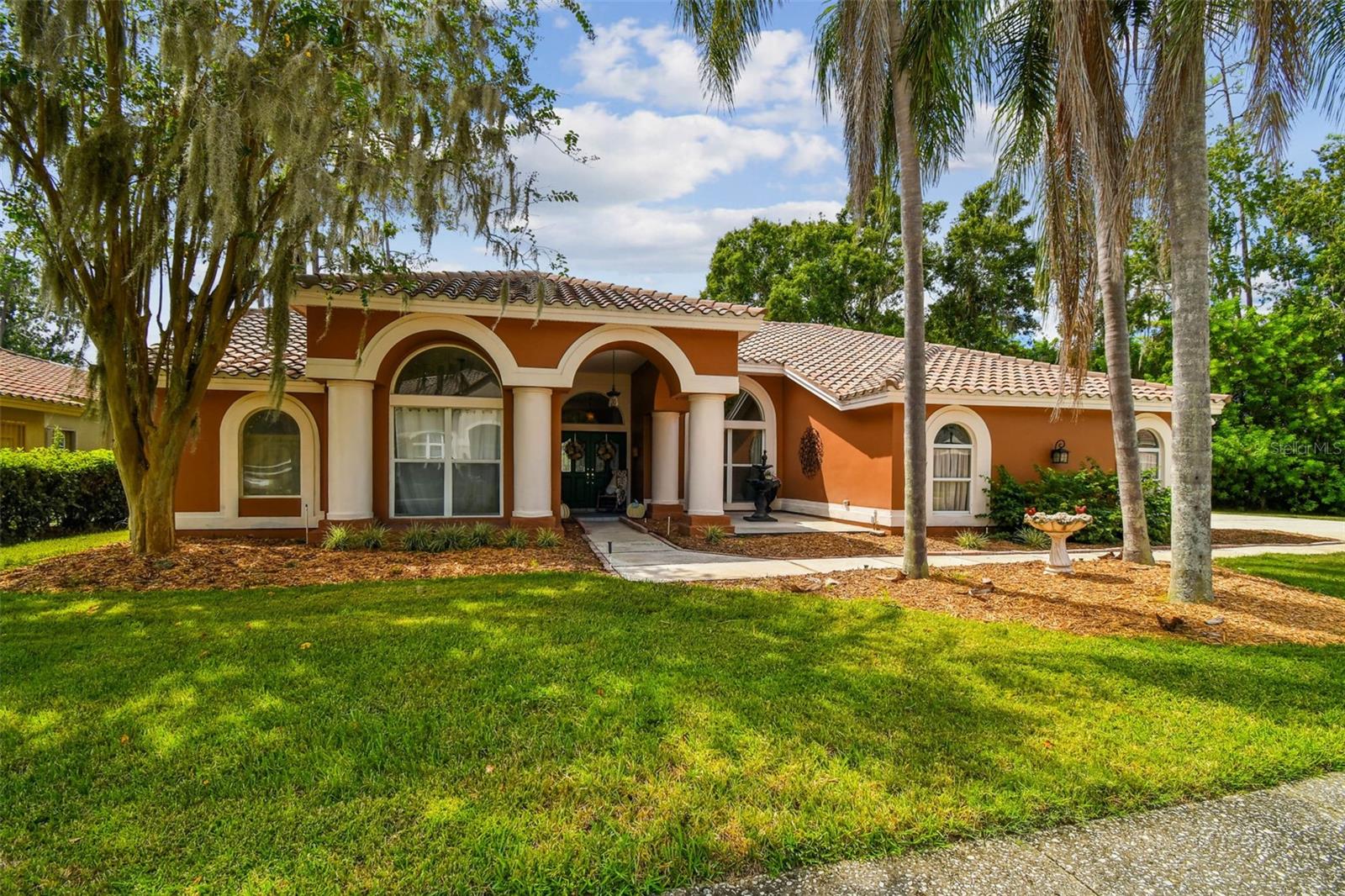Listing photo id 0 for 1384 Forestedge Boulevard