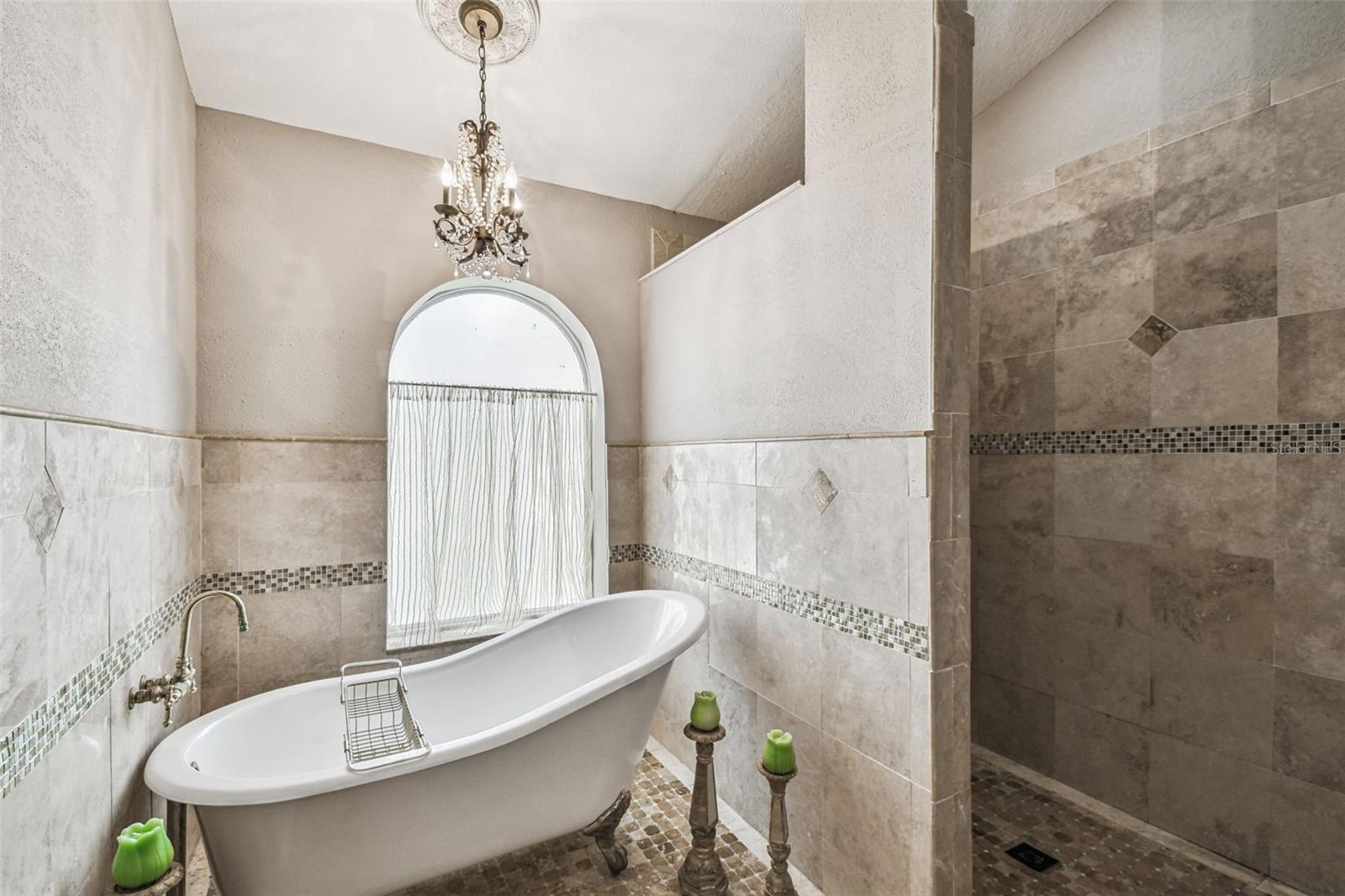 Listing photo id 22 for 1384 Forestedge Boulevard
