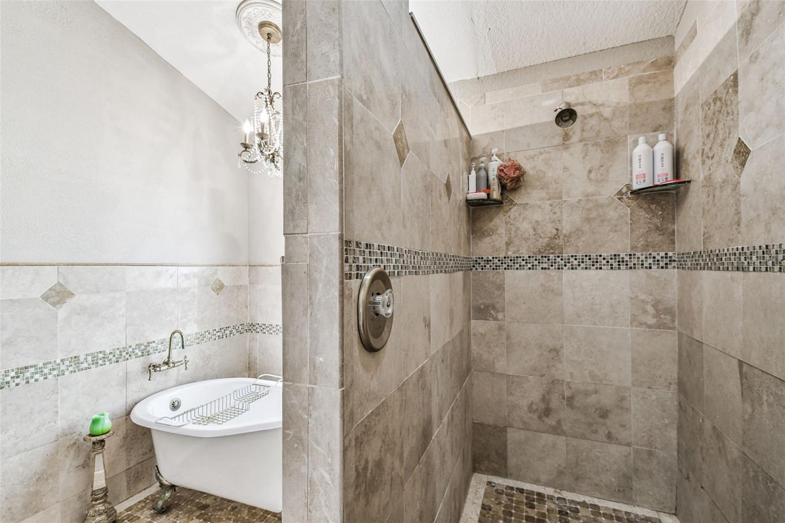 Listing photo id 23 for 1384 Forestedge Boulevard