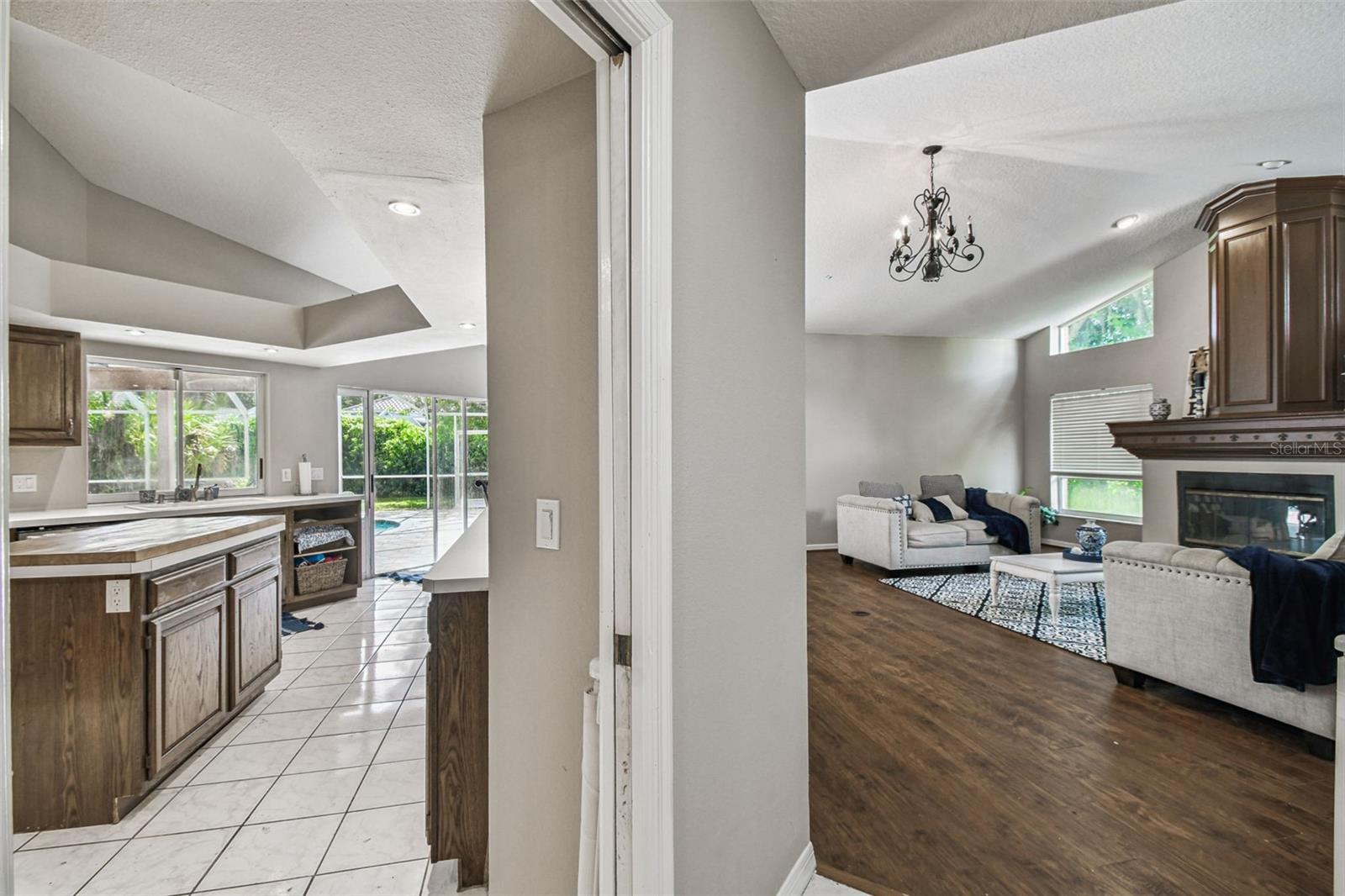 Listing photo id 26 for 1384 Forestedge Boulevard