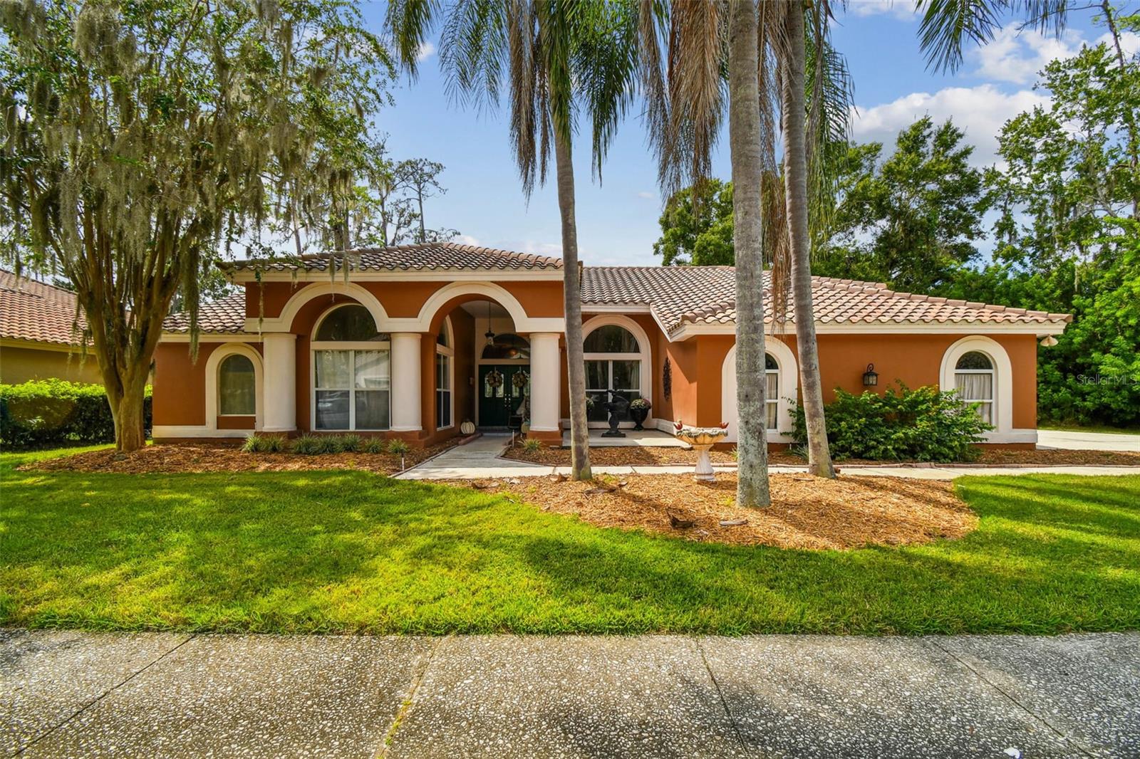 Listing photo id 1 for 1384 Forestedge Boulevard