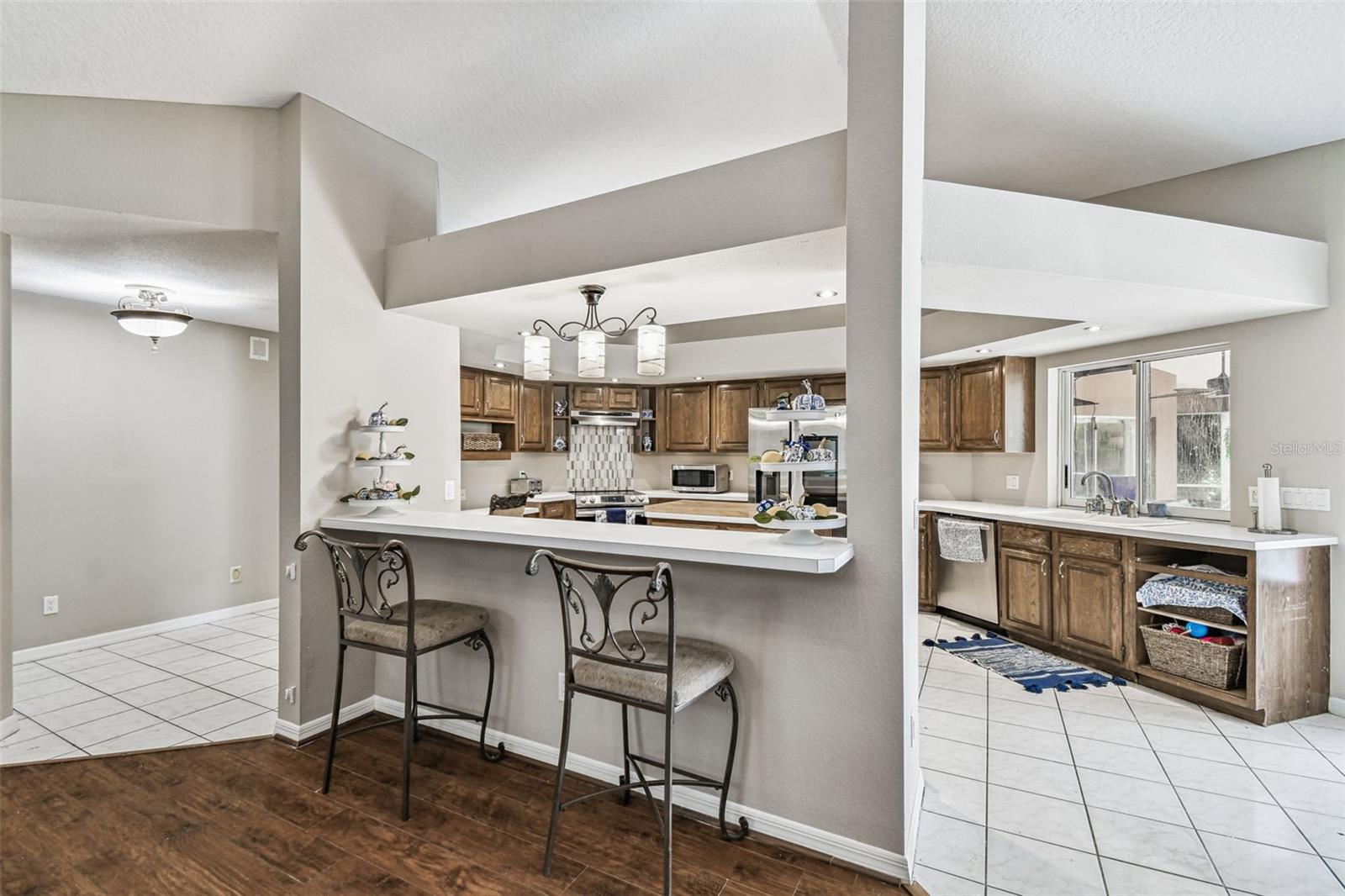 Listing photo id 32 for 1384 Forestedge Boulevard