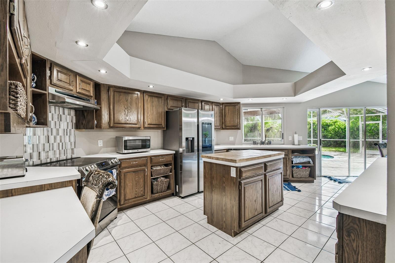 Listing photo id 37 for 1384 Forestedge Boulevard