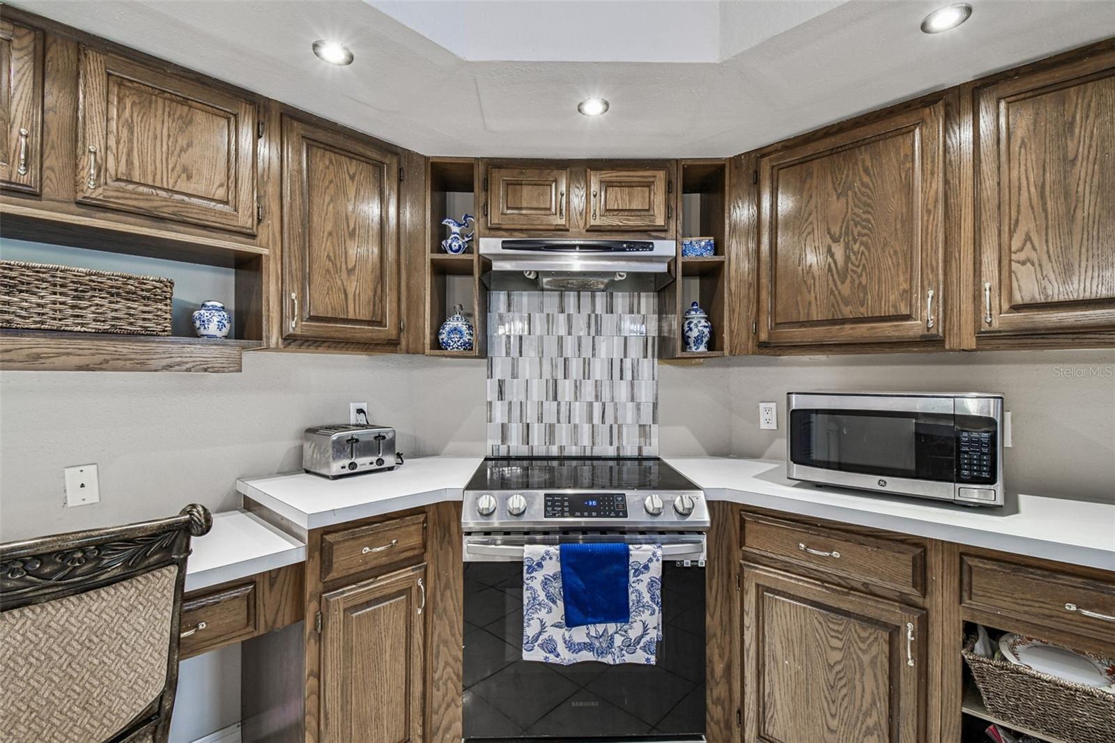Listing photo id 39 for 1384 Forestedge Boulevard
