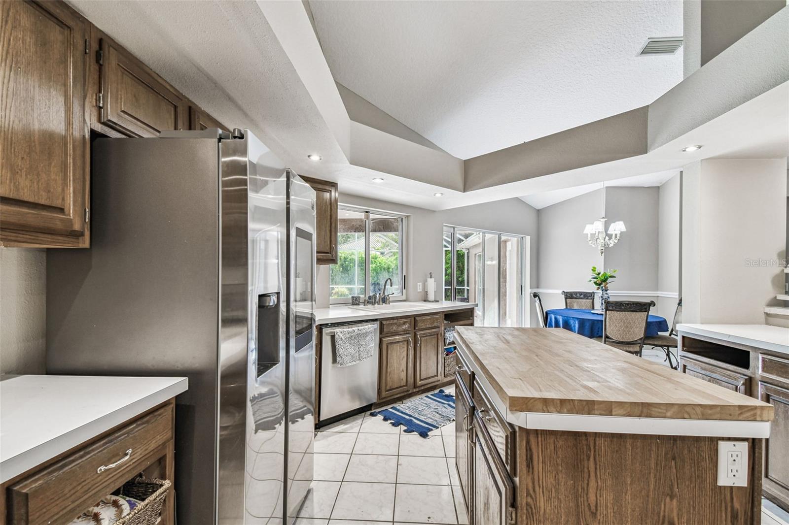 Listing photo id 40 for 1384 Forestedge Boulevard