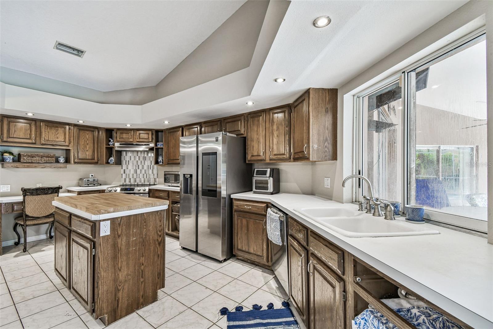 Listing photo id 42 for 1384 Forestedge Boulevard