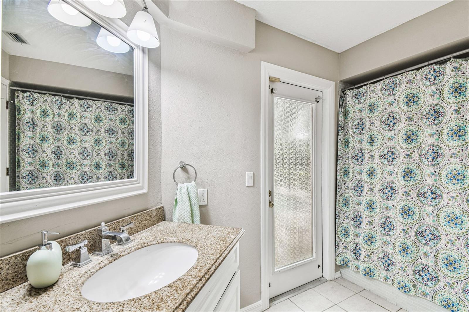 Listing photo id 45 for 1384 Forestedge Boulevard