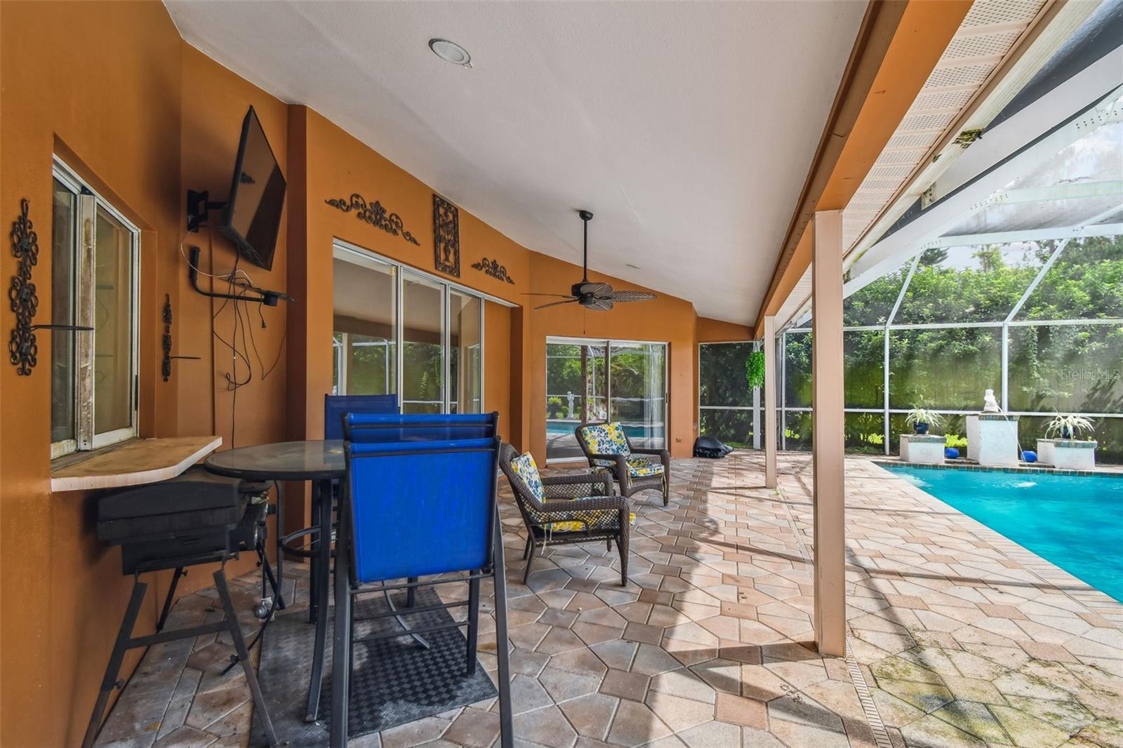 Listing photo id 51 for 1384 Forestedge Boulevard
