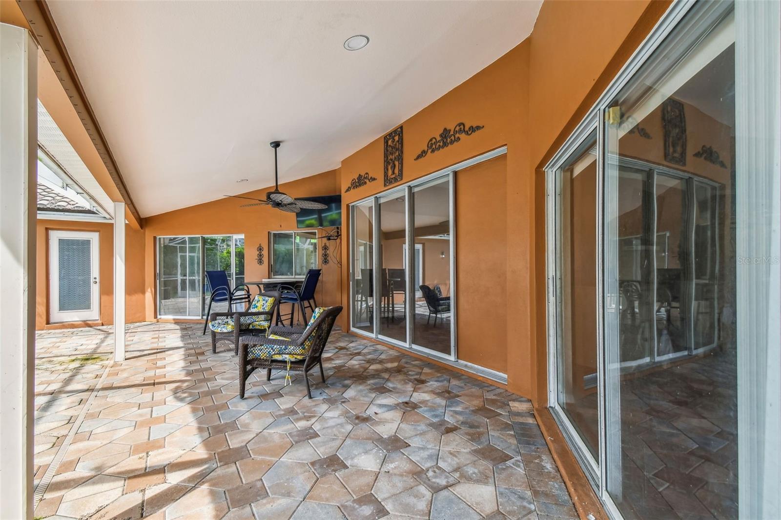 Listing photo id 52 for 1384 Forestedge Boulevard
