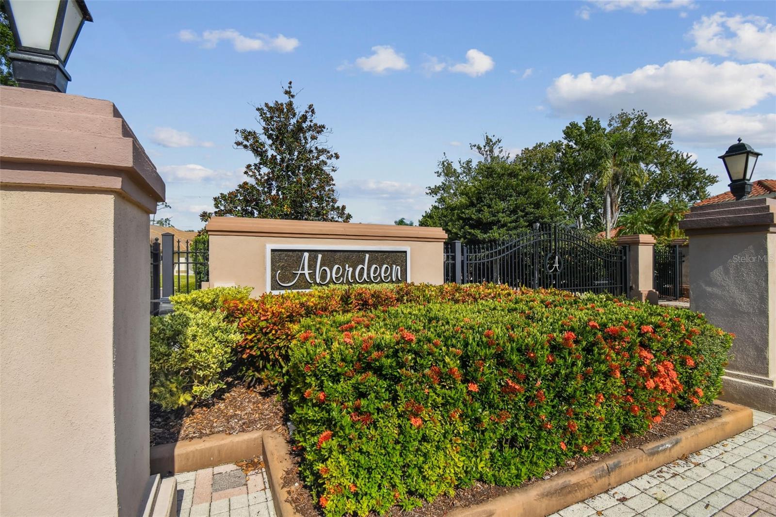 Listing photo id 57 for 1384 Forestedge Boulevard