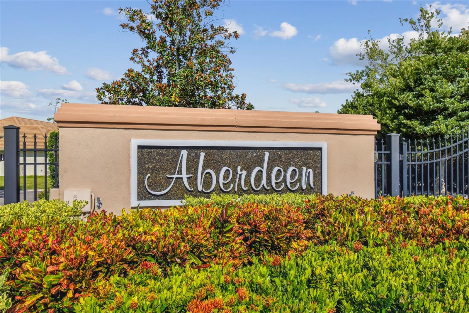 Listing photo id 58 for 1384 Forestedge Boulevard