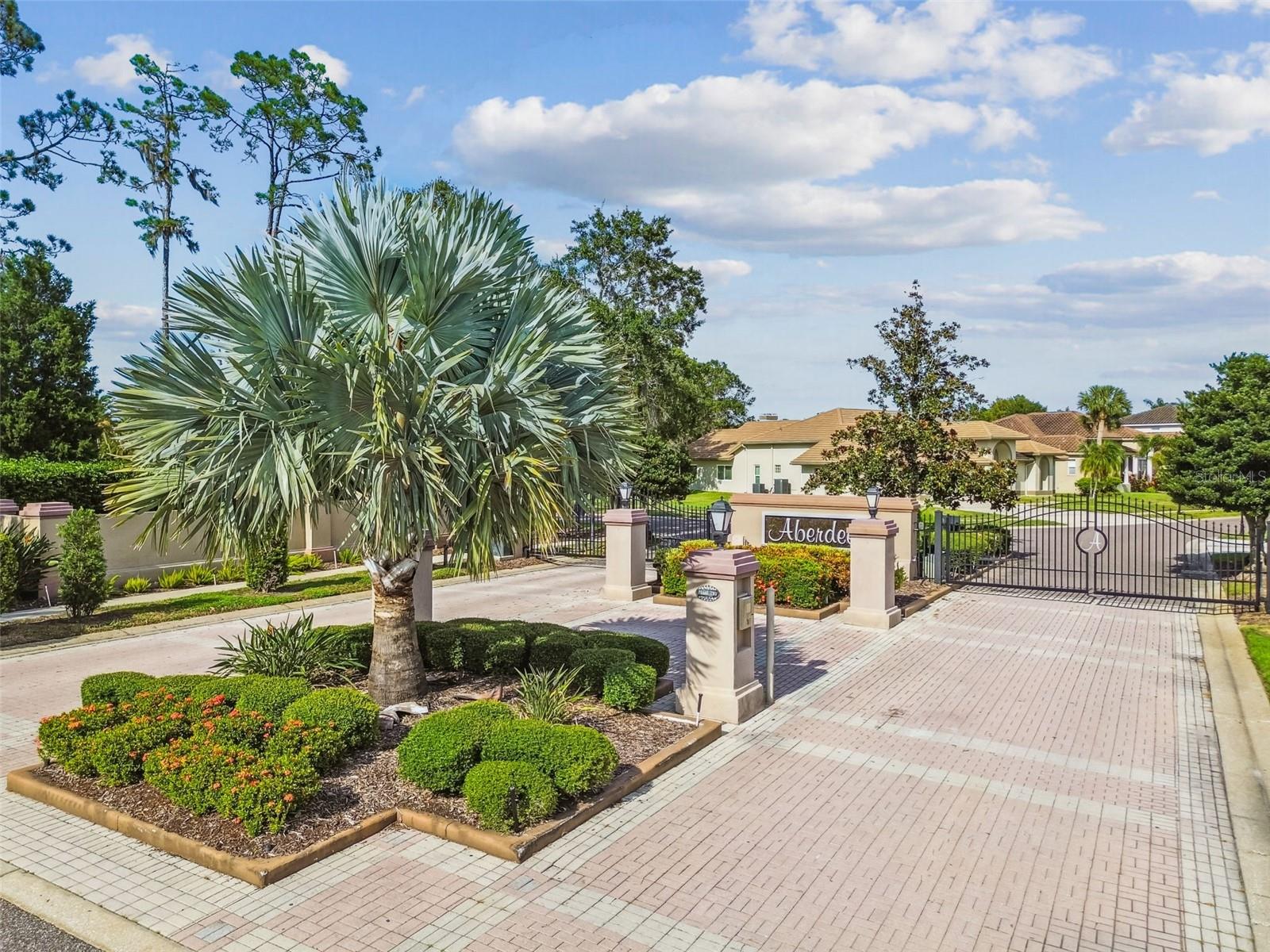 Listing photo id 76 for 1384 Forestedge Boulevard