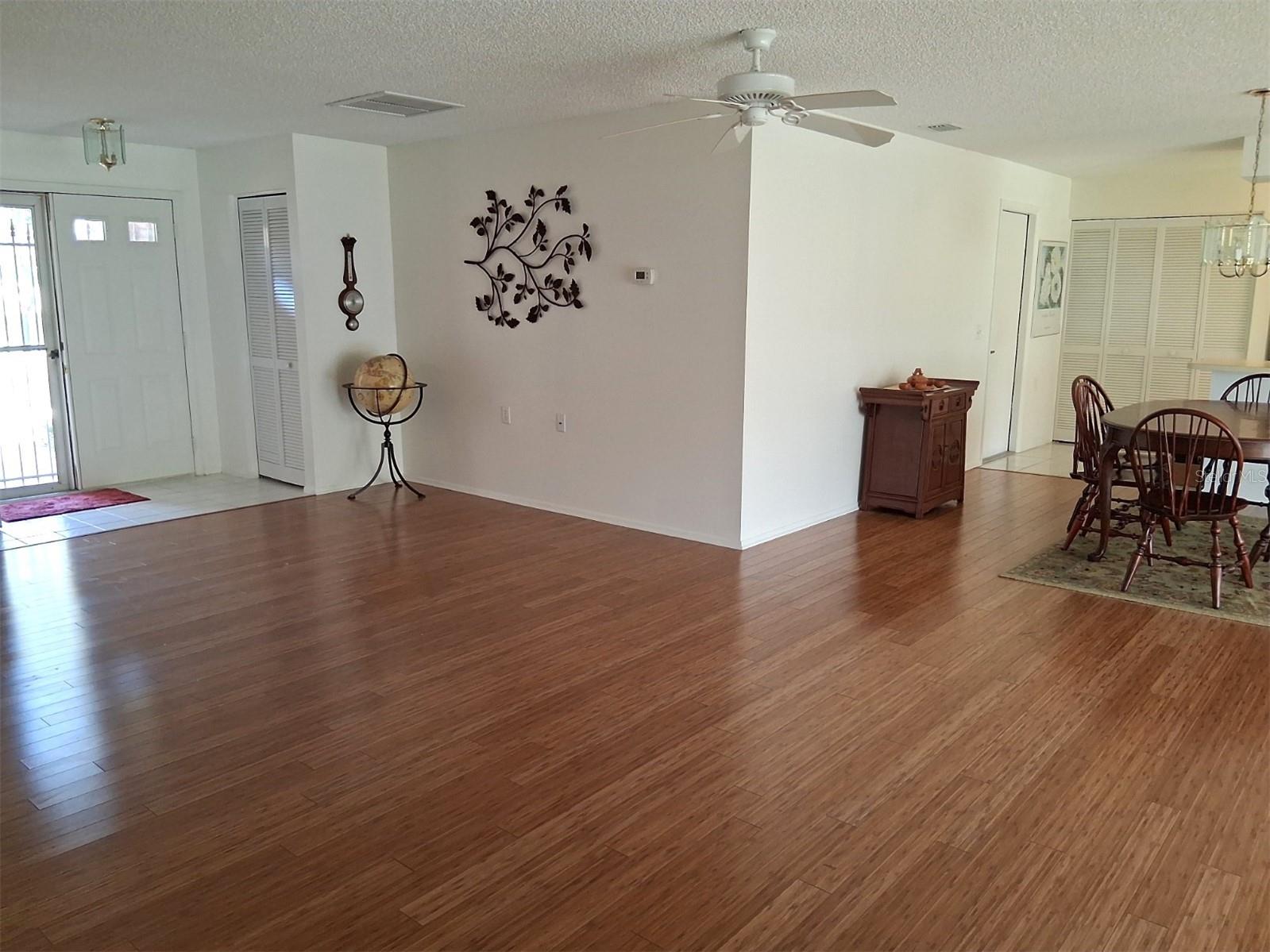 Image 11 of 41 For 9142 Cotswald Way 86