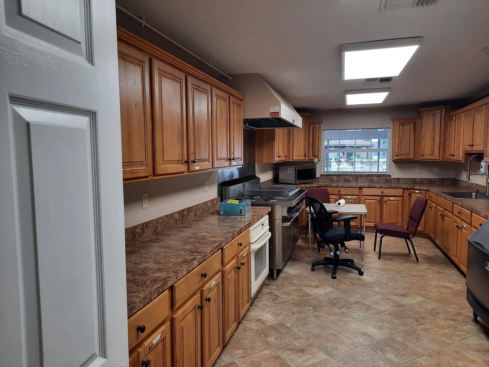 Image 36 of 41 For 9142 Cotswald Way 86