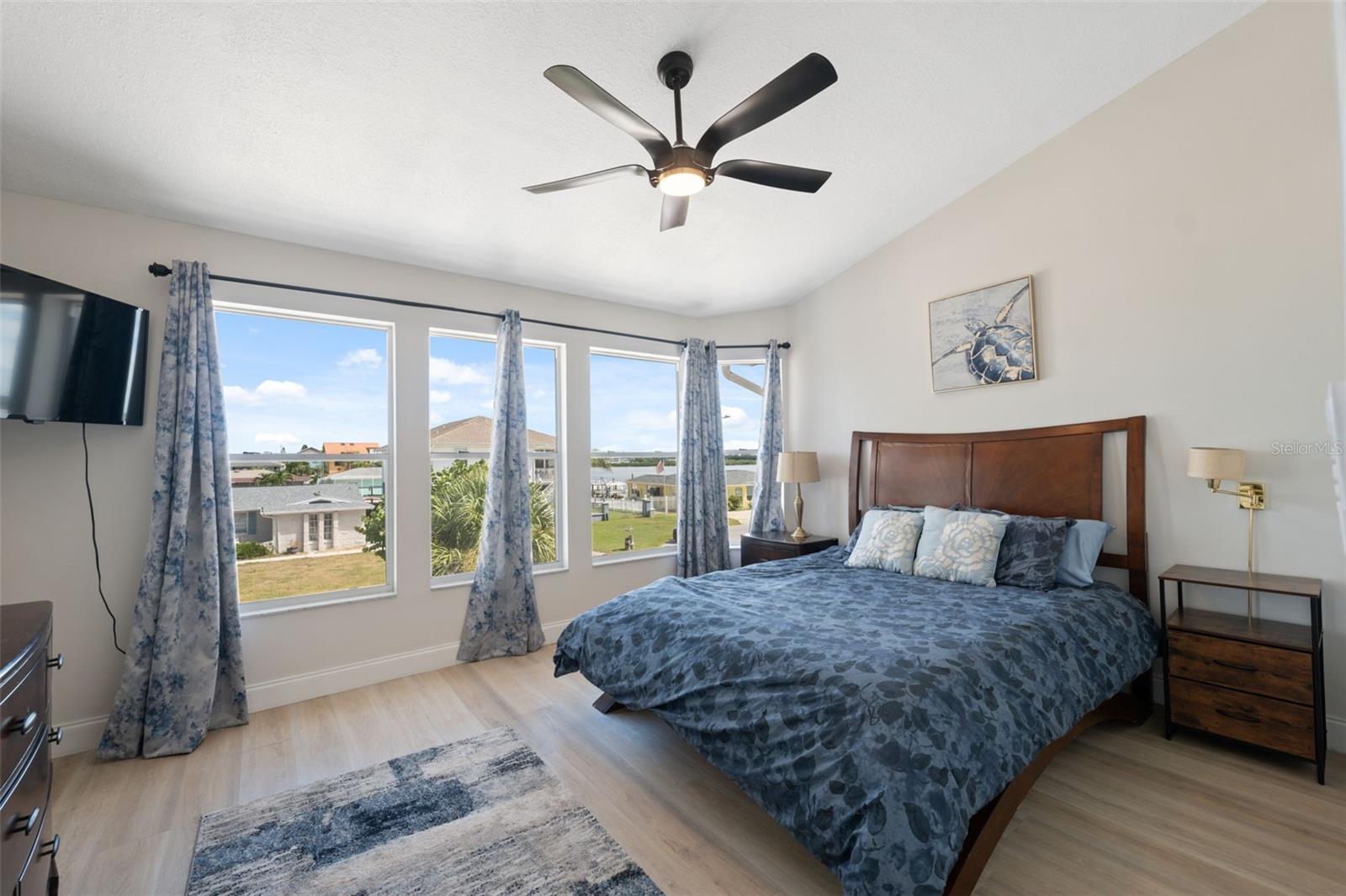 Image 32 of 89 For 13521 Stacey Drive